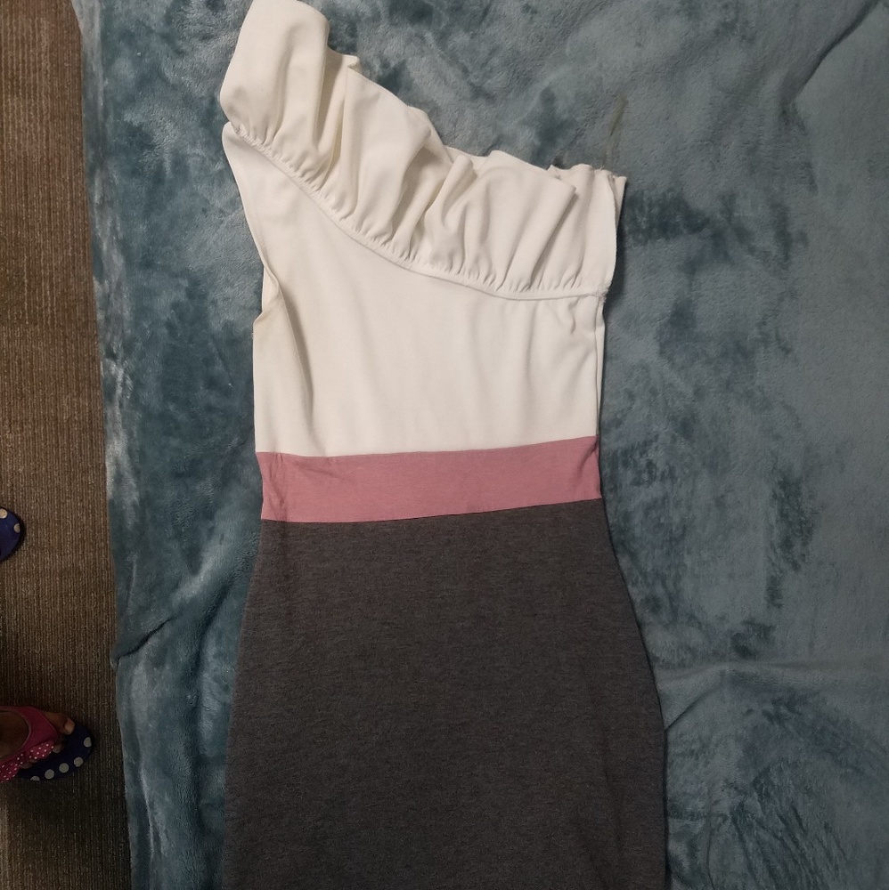 One Shoulder White Ruffle Color Block Part - image 3